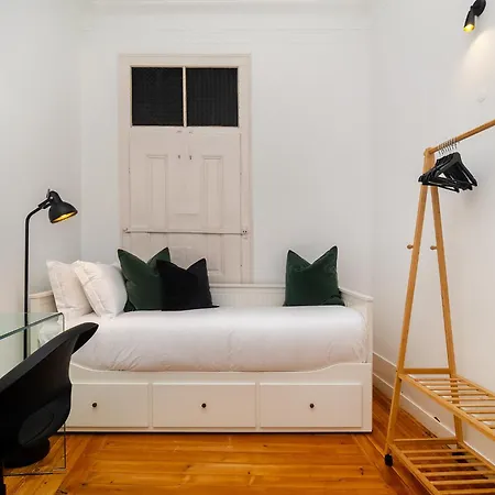 Whome Elegant In Lisbon's Historic Bairro Alto Apartament