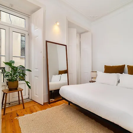 Whome Elegant In Lisbon's Historic Bairro Alto Apartament