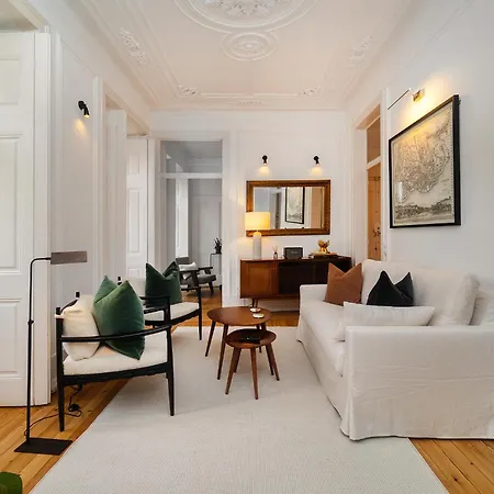 Whome Elegant In Lisbon's Historic Bairro Alto Apartament